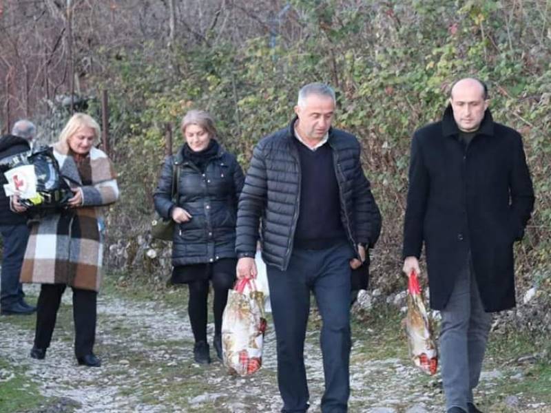 განსაკუთრებული საჭიროების მქონე ოჯახებს საახალწლო ნობათი გადასცა